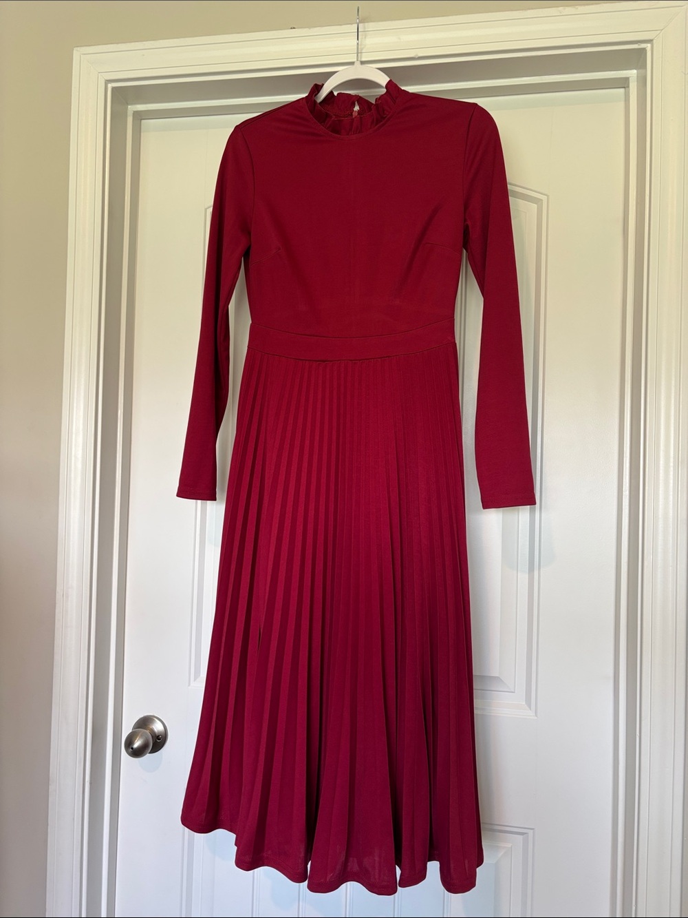 Elegant Red Long-Sleeve Pleated Midi Dress